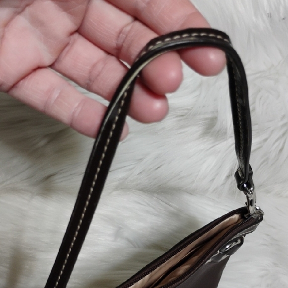 Auth Coach Brown Leather Wristlet W Patent Leather Trim - Picture 12 of 12